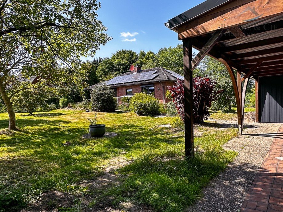 Blick auf das Haus mit Carport & Garage Bungalow S�sel / Gothendorf