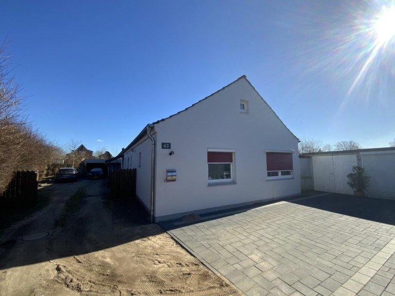 Ansicht Auffahrt Neum�nster / Einfeld Einfamilienhaus ebenerdiges EFH in Einfeld ||�Ruhig und dennoch Zentral gelegen ||�F�r Familien ein Mu�