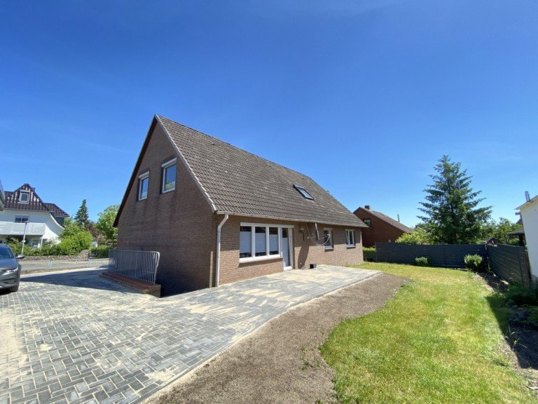 Aussenansicht Terrasse Wankendorf Einfamilienhaus Mehrgenerationen-Haus || 7- Zimmer ||� einziehen und wohlf�hlen ||