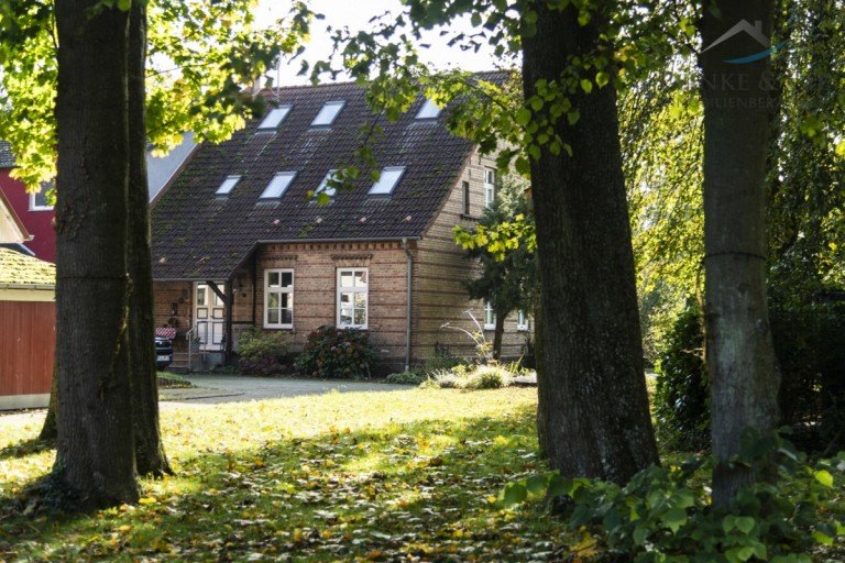 Alter Baumbestand Brandshagen / Niederhof Landhaus +++ gepflegte Gutshaus-H�lfte mit gro�em Grundst�ck und Saunahaus|Seltenheit +++
