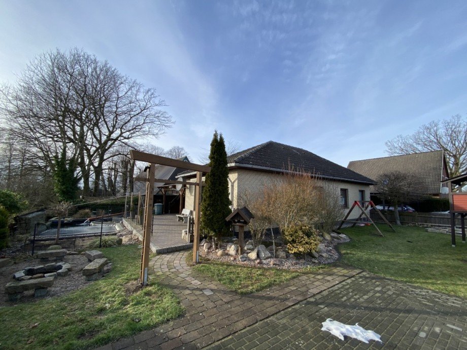 Aussenansicht Seite Einfamilienhaus Wiemersdorf