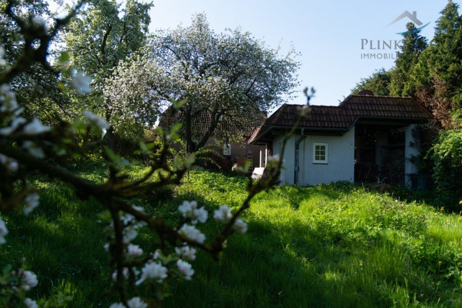 Garten mit Carport Villa Scharbeutz / P�nitz