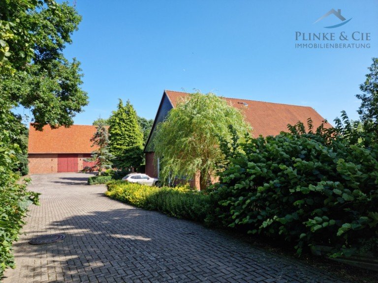 Auffahrt Pollhagen Einfamilienhaus ++PERLE IM SCHAUMBURGER LAND++ leben am Kanal im gepflegten Resthof ||�gr. Grundst�ck & Scheune
