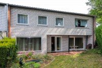 Bild (5708c6fd0b12da01658d984868229e08): Reihenendhaus in absoluter Toplage - teillm�bliert mit tollem Garten