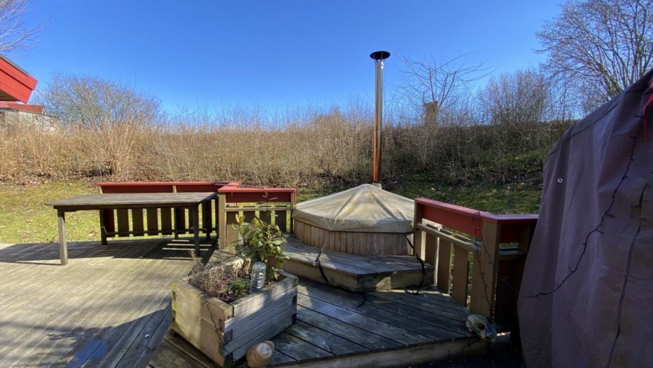 Terrasse mit Badezuber Einfamilienhaus Fargau-Pratjau