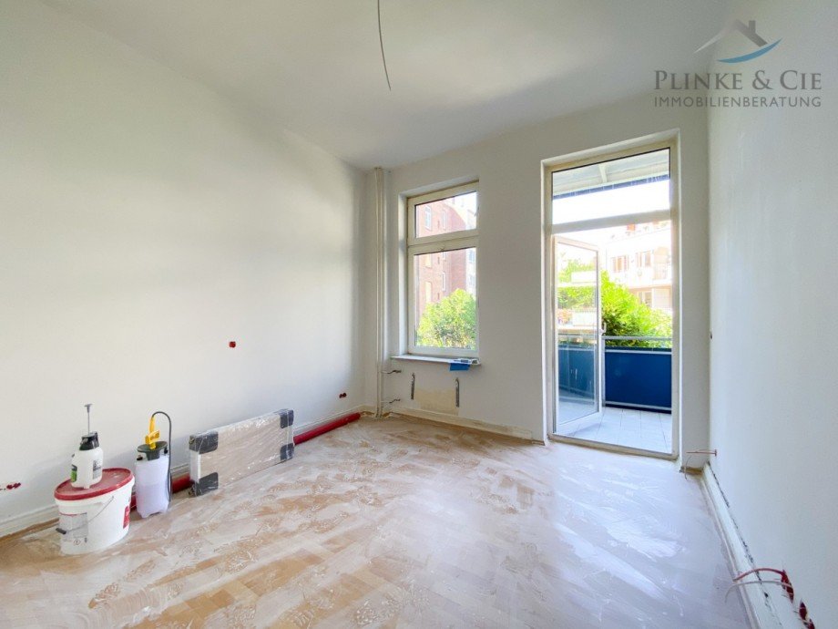 Schlafzimmmer mit Balkon Etagenwohnung Kiel / Bl�cherplatz