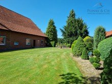Seitenansicht Wohnhaus Ost ++PERLE IM SCHAUMBURGER LAND++ leben am Kanal im gepflegten Resthof ||�gr. Grundst�ck & Scheune