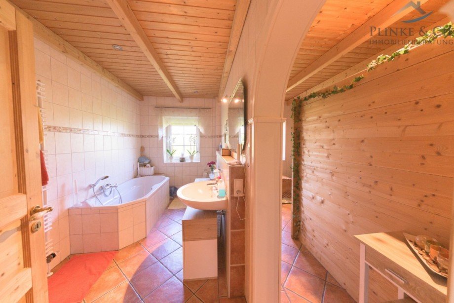 Badezimmer & Wellnessbereich (redchts) Einfamilienhaus L�tjenburg