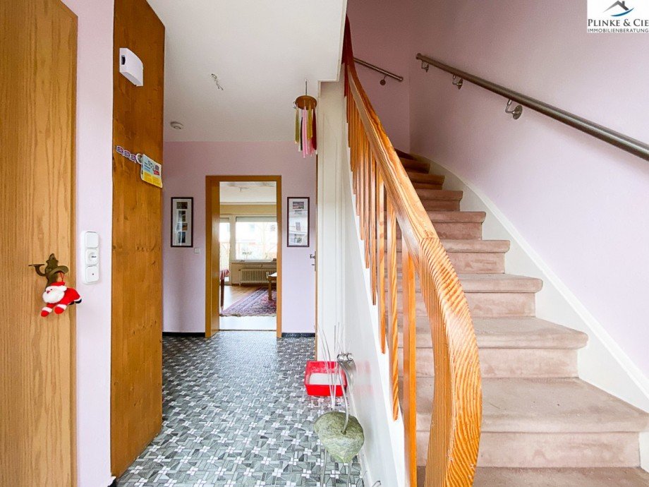 Eingangsbereich / Flur & Treppenaufgang Reihenmittelhaus Hamb�hren