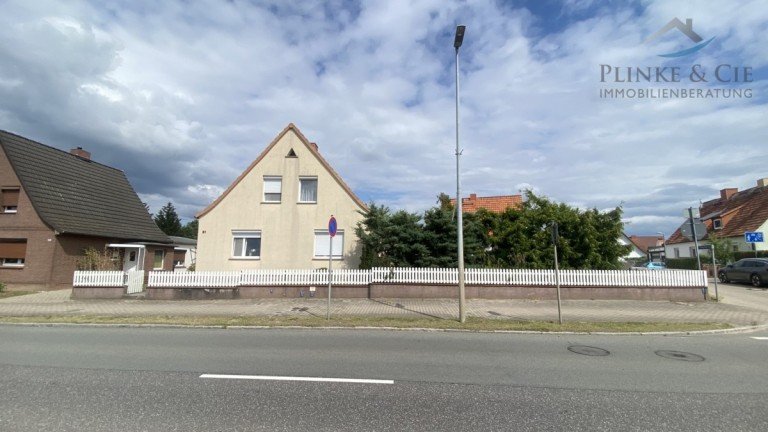 Stra�enansicht Sternberg Einfamilienhaus Siedlungshaus | regelm��ig instandgehalten | einziehen und wohlf�hlen