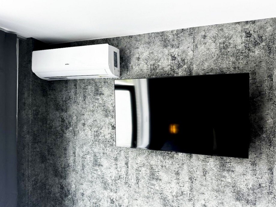 Klimaanlage_SMART_TV Dachgeschosswohnung D�sseldorf - Lohausen