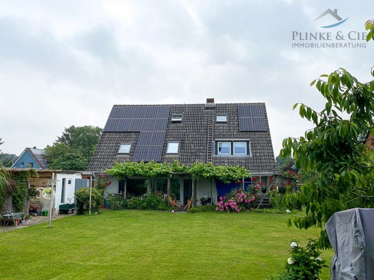 Ansicht R�ckseite mit Terrasse Stoltenberg Einfamilienhaus +++ F�r die gro�e Familie+++� Mehrgenerationen | l�ndliches Leben mit viel Platz |�zwei Wohnungen