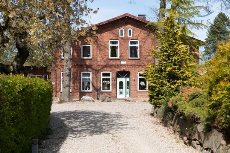 Ansicht Auffahrt Offendorf Resthof Resthof mit Seeblick | 215 m� |Pferdekoppel 2ha| Ostseen�he | Galerie | Homeoffice u.v.m.