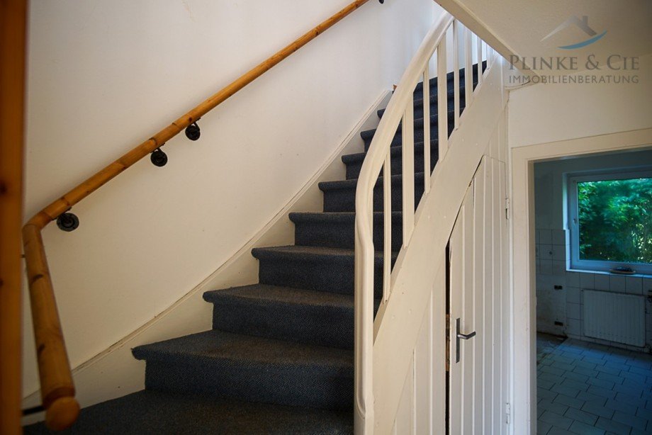 Treppe ins OG Reihenendhaus Sch�nkirchen