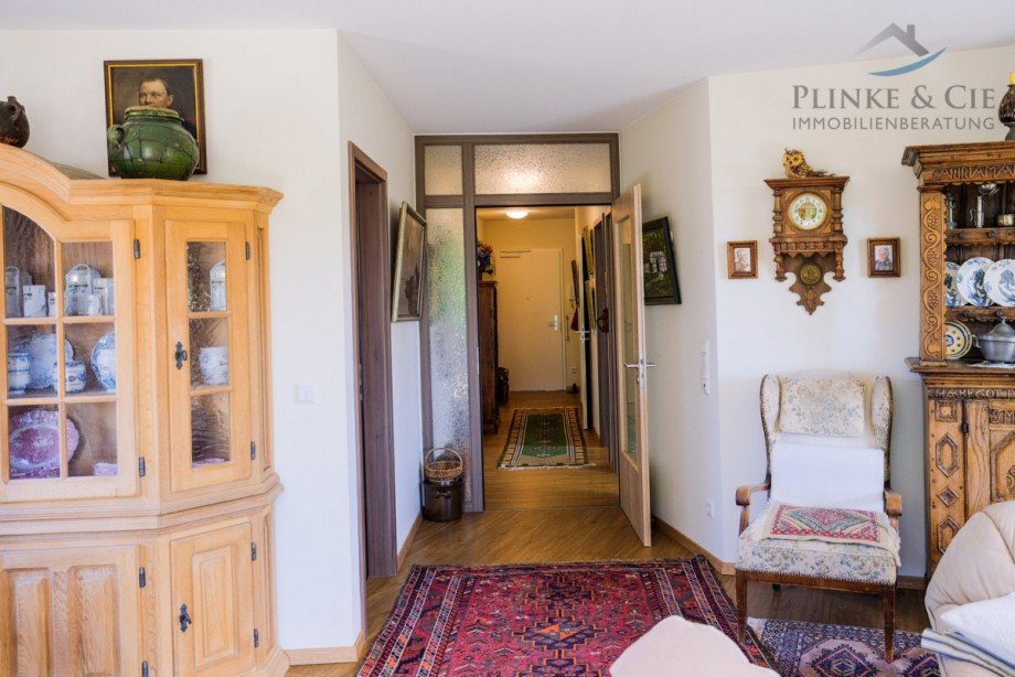 Wohnzimmer und Blick zum Flur Etagenwohnung Bad Segeberg