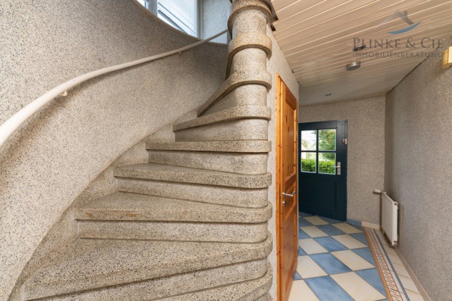 Eingangsflur und Treppe Einfamilienhaus Laboe
