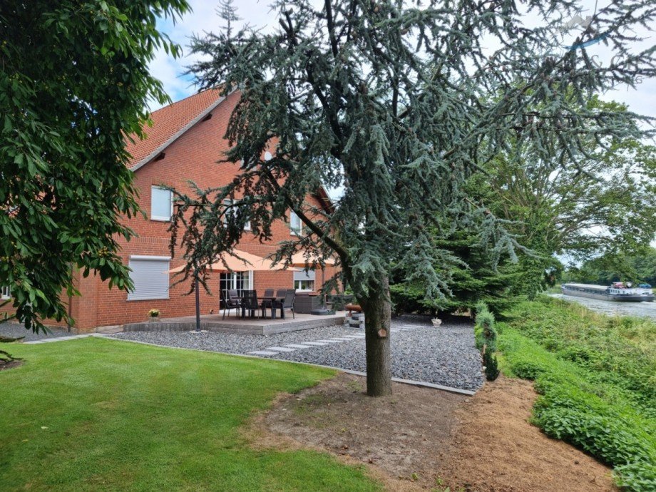 Giebelansicht & Terrasse Einfamilienhaus Pollhagen