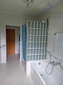 Badezimmer 2 ++PERLE IM SCHAUMBURGER LAND++ leben am Kanal im gepflegten Resthof ||�gr. Grundst�ck & Scheune