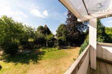 Blick auf den anderen Garten (Gemeinschaftsgarten) +++gro�z�gige Landhauswohnung+++ �wie eine Doppelhaush�lfte ||�viel Platz und eigener Garten