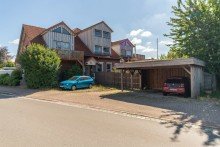 Stra�enansicht mit Doppelcarpot +++gro�z�gige Landhauswohnung+++ �wie eine Doppelhaush�lfte ||�viel Platz und eigener Garten