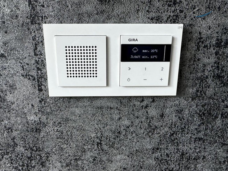 IP-Radio_Gira_Wohnraum Dachgeschosswohnung D�sseldorf - Lohausen