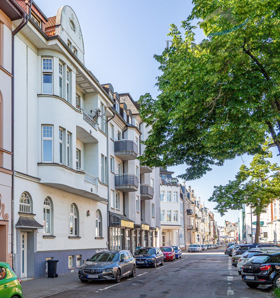Strassenseite Mehrfamilienhaus Schwerin